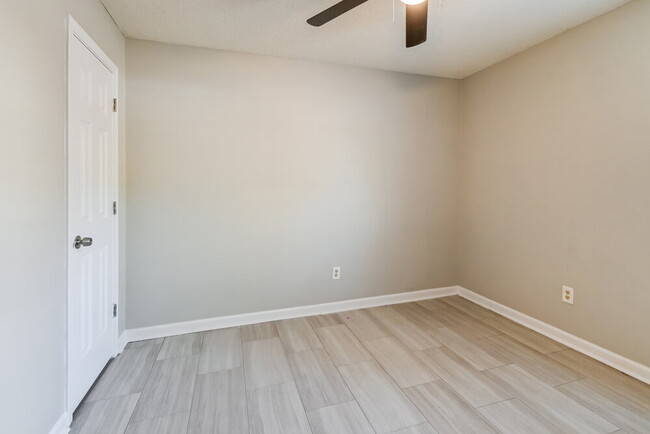Building Photo - 8519 Cross Point Dr