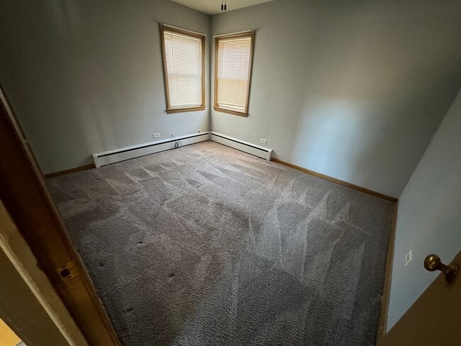 Building Photo - 8244 W Forest Preserve Ave