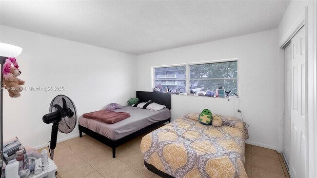 Building Photo - 4200 NW 3rd Ct