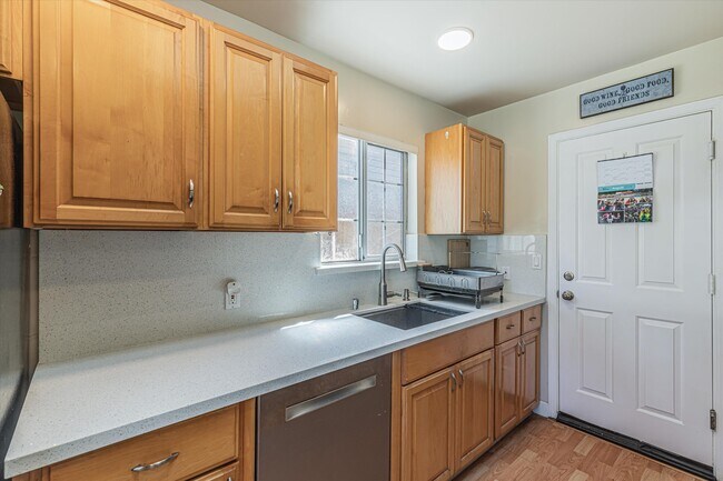 Building Photo - 755 Enright Ave