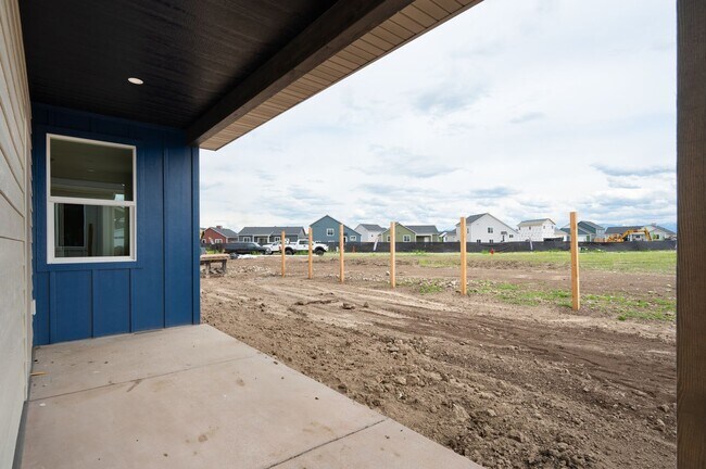 Building Photo - Stunning 4 bed, 3 bath - Corner Lot