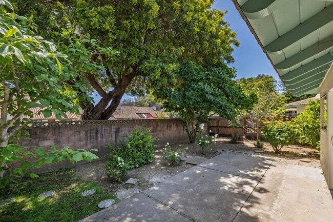 Building Photo - Beautiful 2/2 Condo in Hidden Valley!