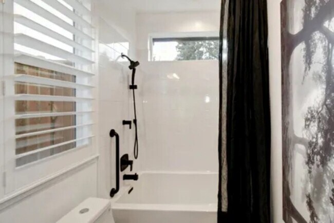 Building Photo - 4708 Marlborough Way