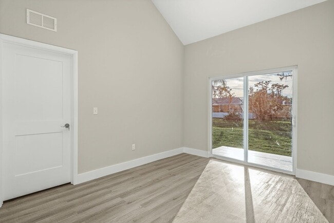 Building Photo - 3 Bedroom Home Located In The Sun N Lake Golf Community