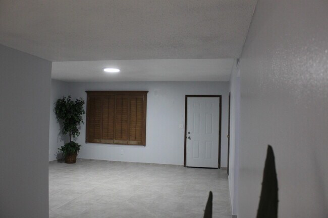 Building Photo - 288 Maricopa Dr