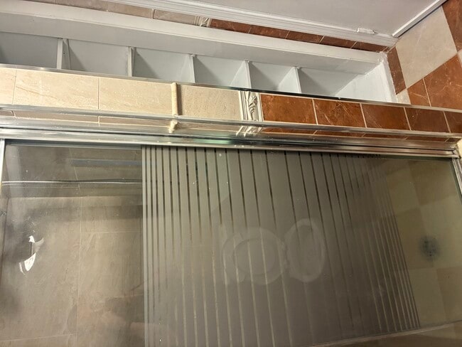 Building Photo - 6246 N Oakley Ave