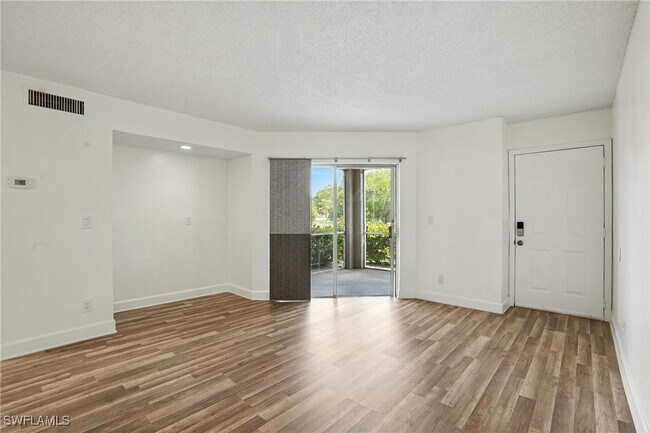 Building Photo - 201 Santa Clara Dr