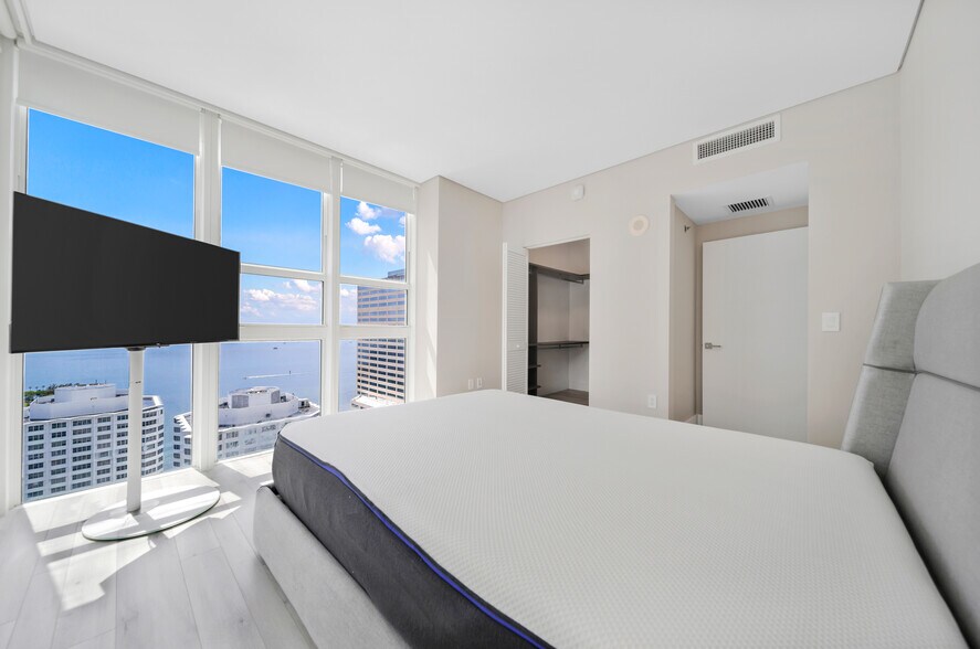 Building Photo - 951 Brickell Ave