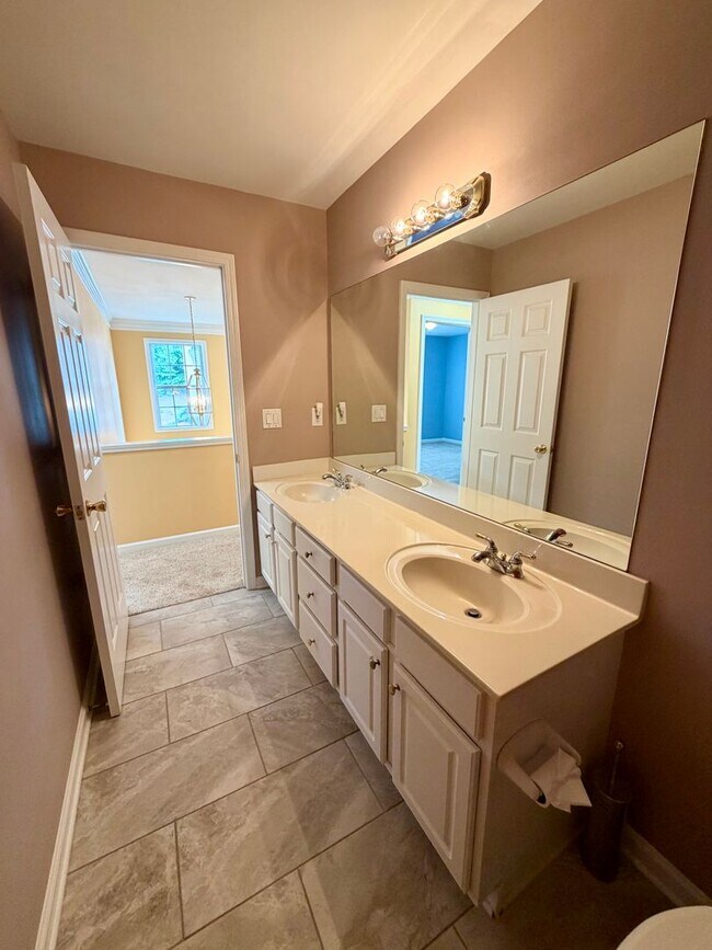 Building Photo - Stunning 5BR Retreat in Gated Village at Telfair