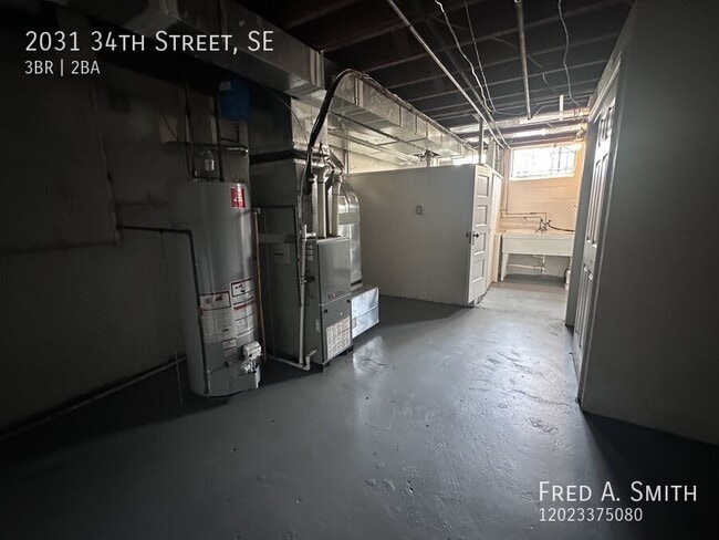 Building Photo - 2031 34th St SE