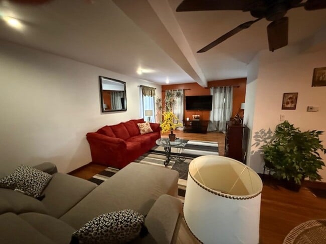 Building Photo - Spacious Three Bedroom, Two Full Bathroom Home with Chef’s Kitchen – Furnished Option Available!