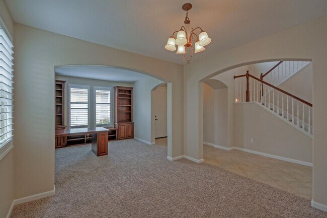 Building Photo - 4 Bedroom, 3 Bath - 3 Car Garage - Gorgeous!!!