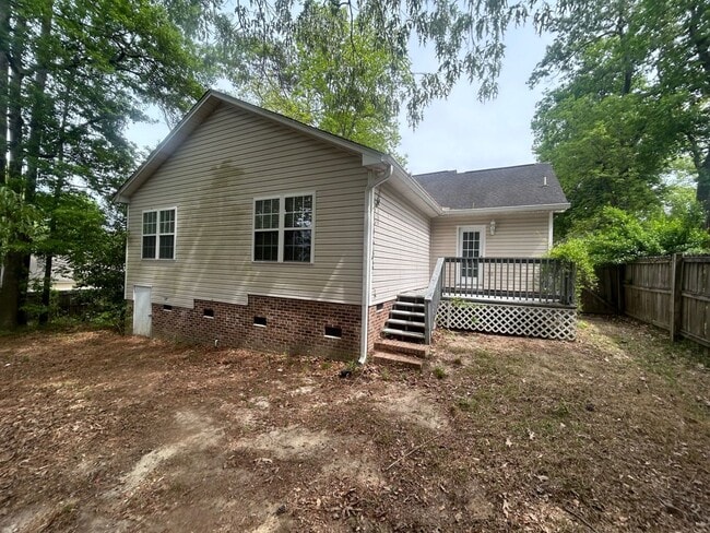 Building Photo - 208 Charles Towne Ct