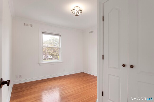 Building Photo - 125 Oaklawn Ave