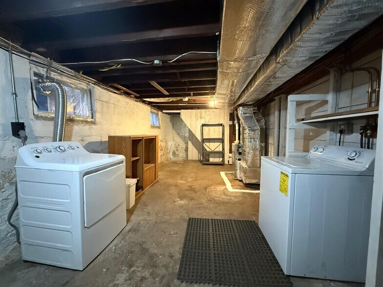 Building Photo - 110 W Quincy St