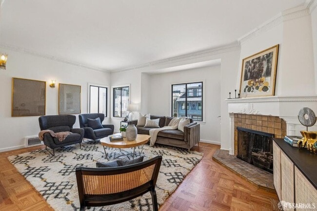 Building Photo - 845 44th Ave