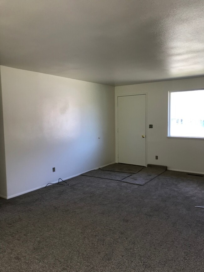 Building Photo - 3bd 1.5 ba in Tri City -