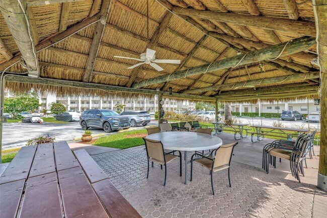 Building Photo - 6800 Royal Palm Blvd