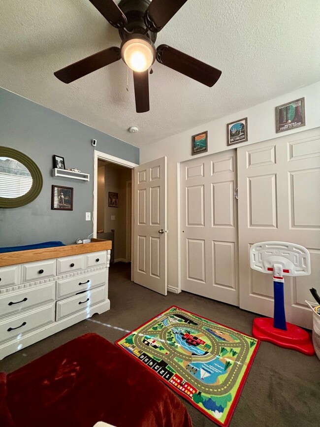 Building Photo - GORGEOUS Townhome!!!