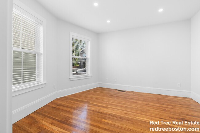 Building Photo - 79 Sydney St