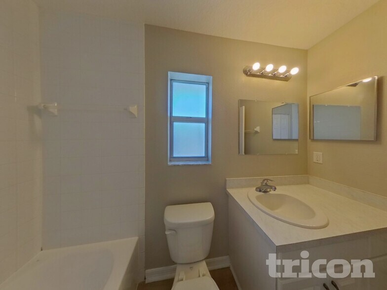 Building Photo - 1445 Blossom Bayou Cir