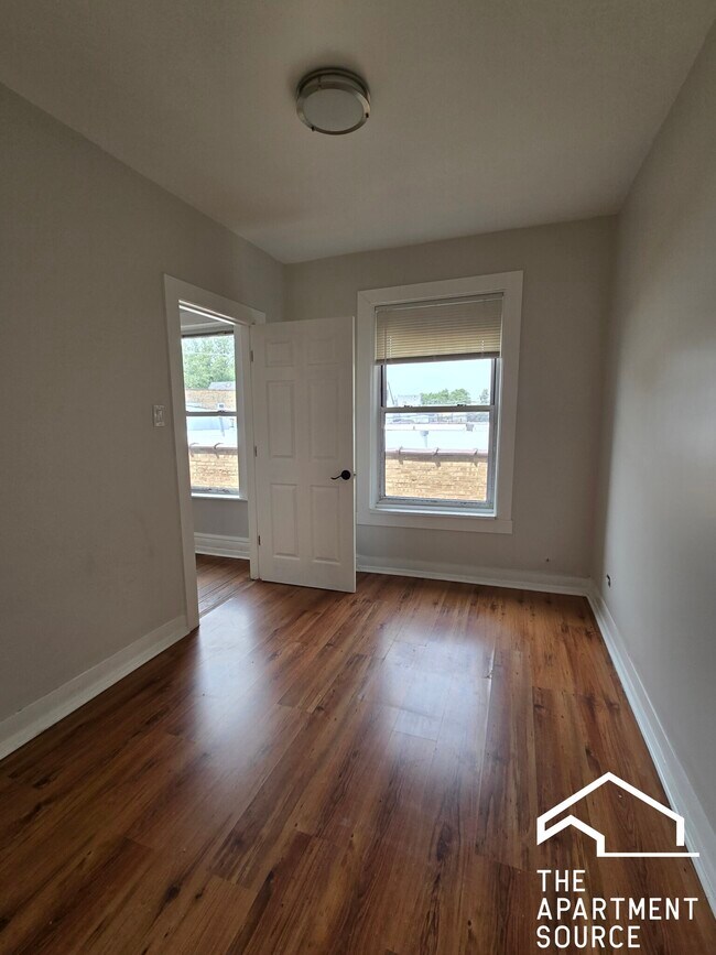 Building Photo - 3420 W Irving Park Rd