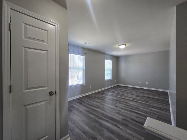 Building Photo - Charming 3BR + Bonus, 3BA Single-Family Ho...