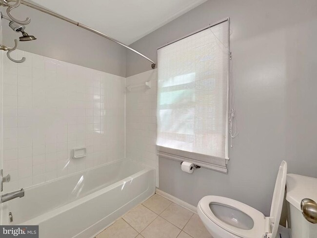 Building Photo - 38 Carriage House Cir