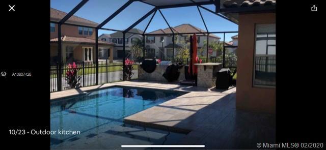 Building Photo - 8961 Lookout Pointe Dr