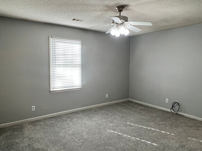 Building Photo - Really Cute Home in Lake Wildwood