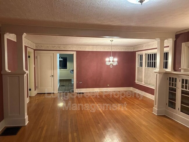 Building Photo - 1905 SE 27th Ave