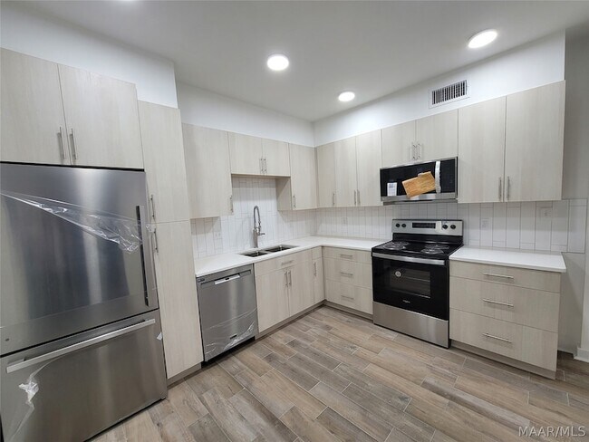 Building Photo - 1524 Madison Ave