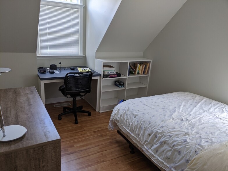 Office/undesignated room - 4303 Thetford Rd