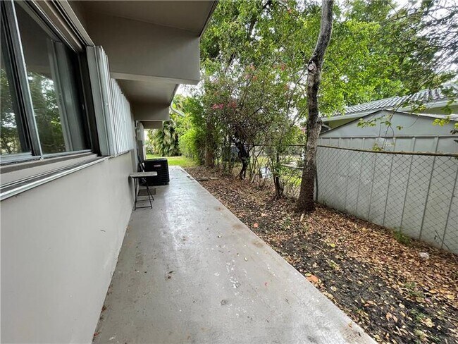 Building Photo - 344 SE 11th Ave