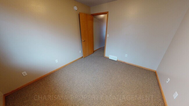 Building Photo - 3 BD, 2 BA, DOUBLE ATTACHED GARAGE, GREAT ...