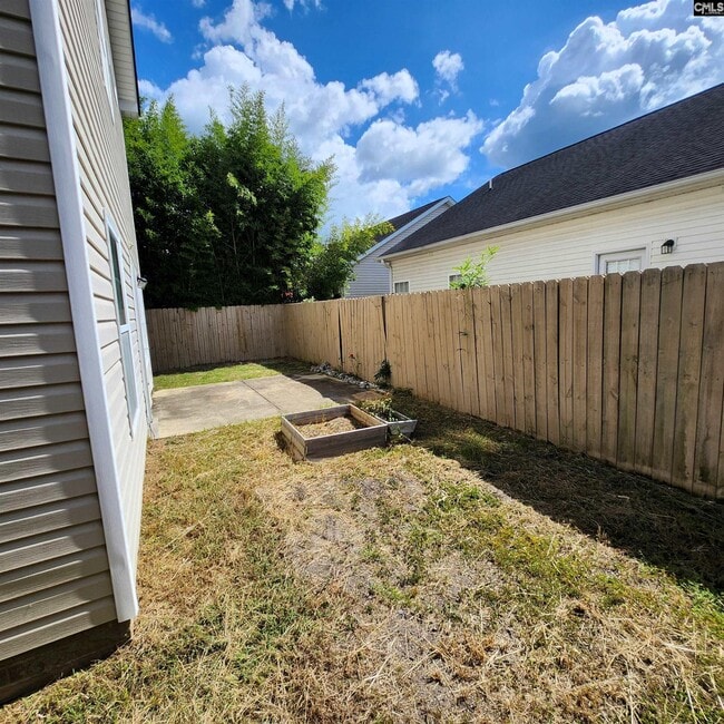 Building Photo - 330 Large Oak Loop