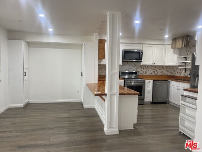 Building Photo - 1401 Lomita Blvd