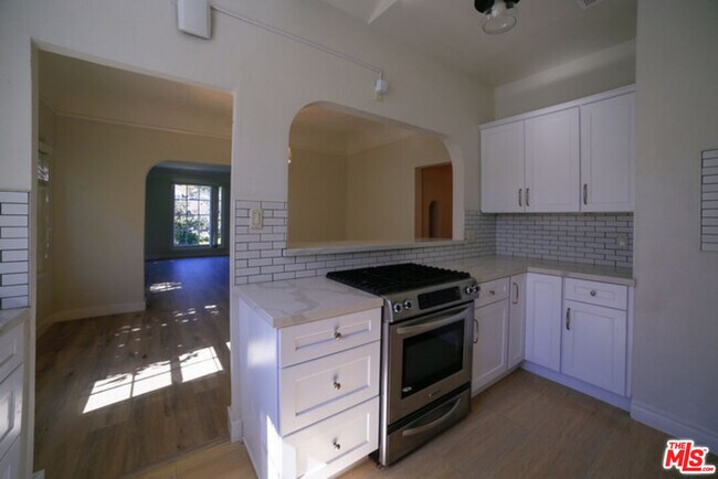 Building Photo - 10520 Eastborne Ave