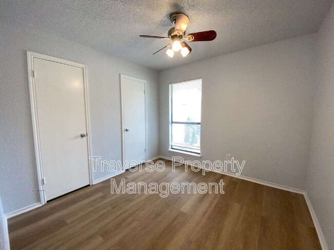 Building Photo - 209 Hickory Springs Dr