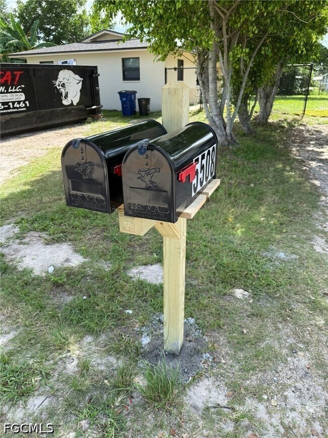 Building Photo - 5508-5514-5514 Eighth Ave