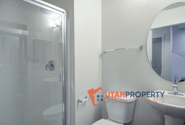 Building Photo - 1036 W 430 S