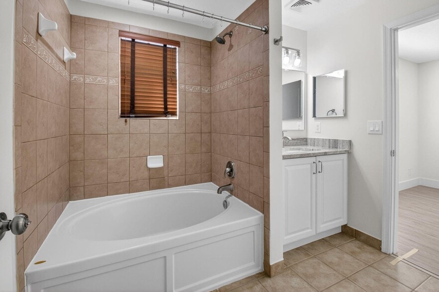 Building Photo - 4801 N Wickham Cir