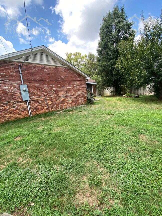 Building Photo - 209 Brentwood Cir