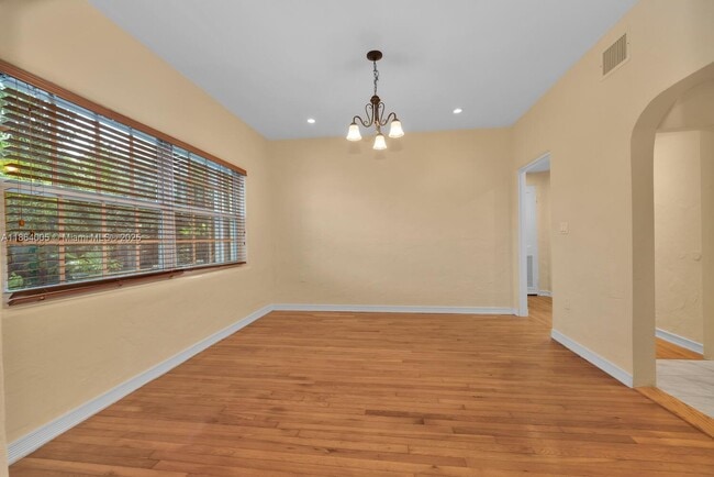 Building Photo - 46 Montilla Ave