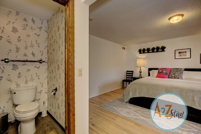 Building Photo - Executive Rental in North End Foothills