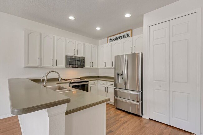 Building Photo - 3912 Heirloom Rose Pl
