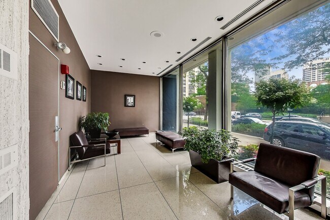 Building Photo - 1455 N Sandburg Terrace