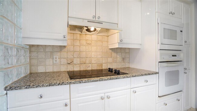 Building Photo - 4775 Collins Ave