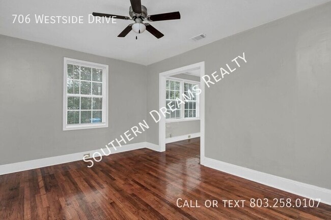 Building Photo - 706 Westside Dr