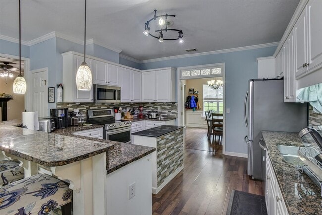 Building Photo - 5 bedroom/3.5 bathroom home in Evans with ...